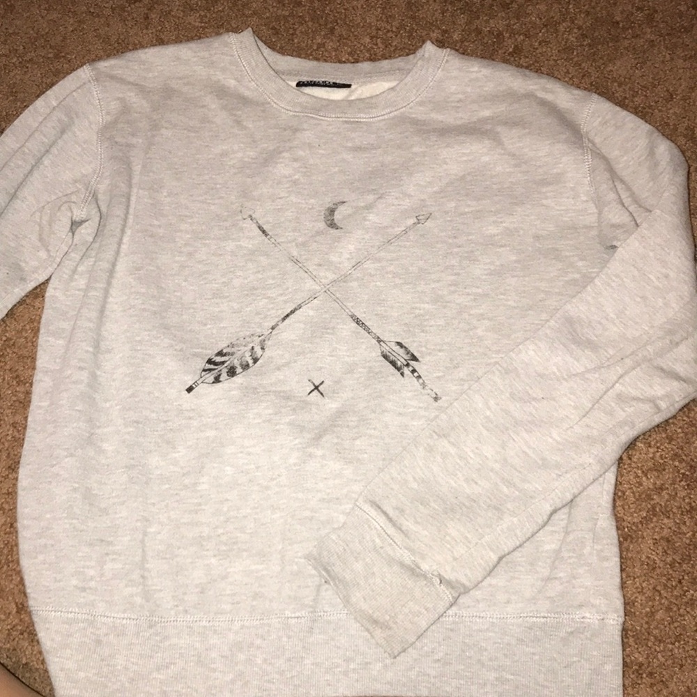 Gray bow and arrow crewneck
